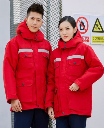 寒冬守护者：为一线团队设计的专业棉服采购指南 | 11年工装定制顾问殷楚珹_时尚工作服网